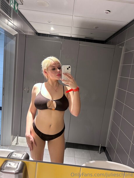 Foto di nudo di fuga di OnlyFans di Julieschone