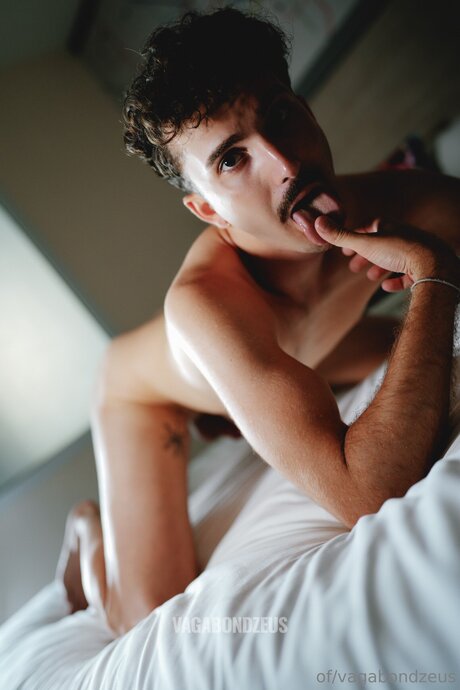 Foto di nudo di fuga di OnlyFans di Vagabondzeus