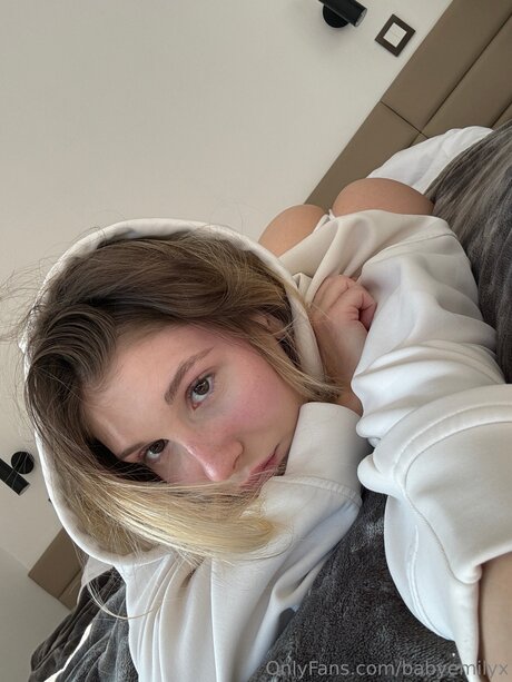 Foto di nudo di fuga di OnlyFans di Babyemilyx