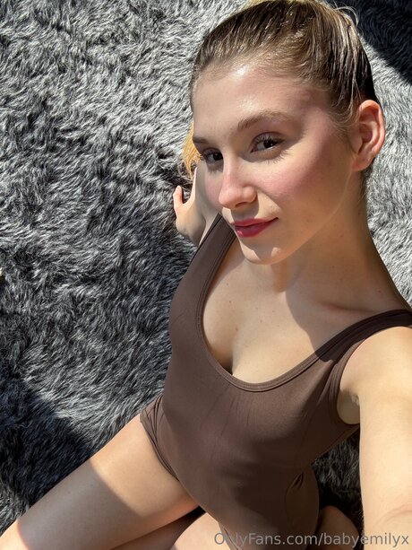 Foto di nudo di fuga di OnlyFans di Babyemilyx
