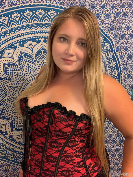 Foto di nudo di fuga di OnlyFans di Curvykittyy