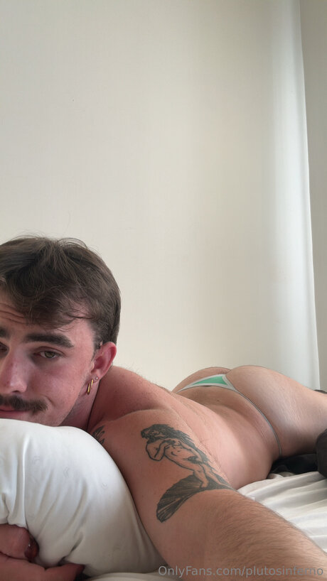 Foto di nudo di fuga di OnlyFans di Plutosinferno