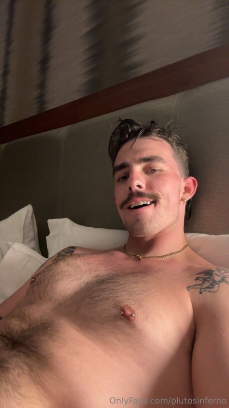 Foto di nudo di fuga di OnlyFans di Plutosinferno