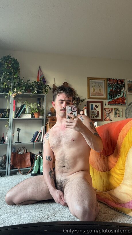 Foto di nudo di fuga di OnlyFans di Plutosinferno