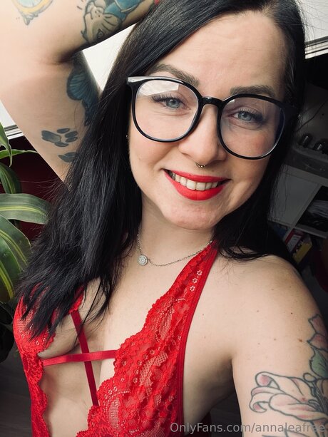 Foto di nudo di fuga di OnlyFans di Annaleafree