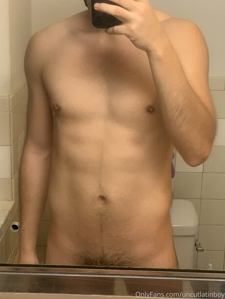 Foto di nudo di fuga di OnlyFans di Uncutlatinboy