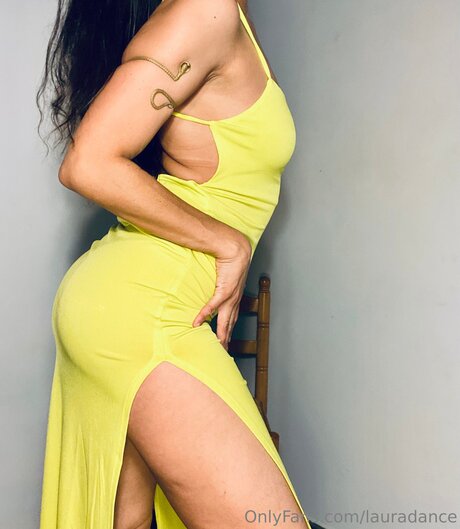 Foto di nudo di fuga di OnlyFans di Lauradance