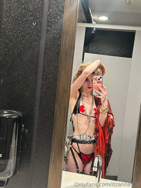 Foto di nudo di fuga di OnlyFans di Itzanna999