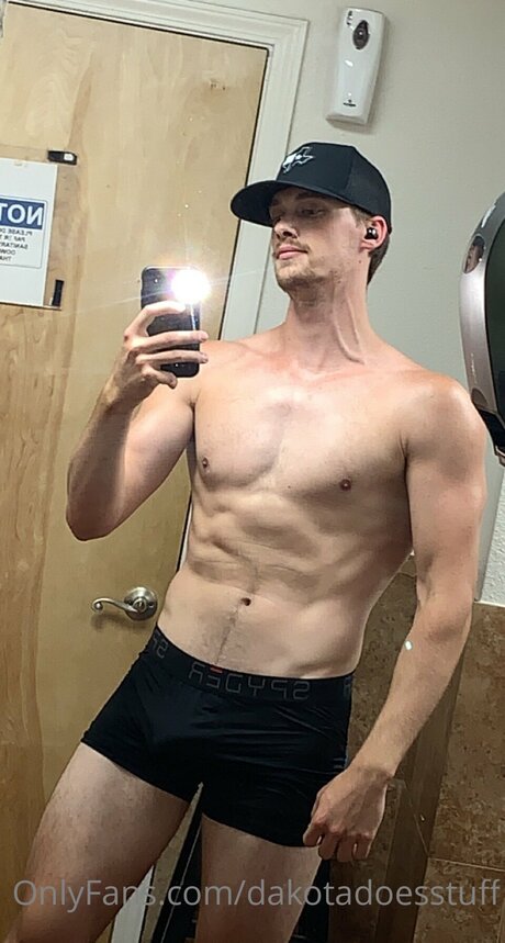 Foto di nudo di fuga di OnlyFans di Dakotadoesstuff