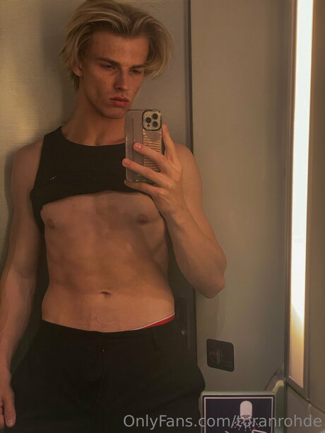 Foto di nudo di fuga di OnlyFans di Toranrohdefree