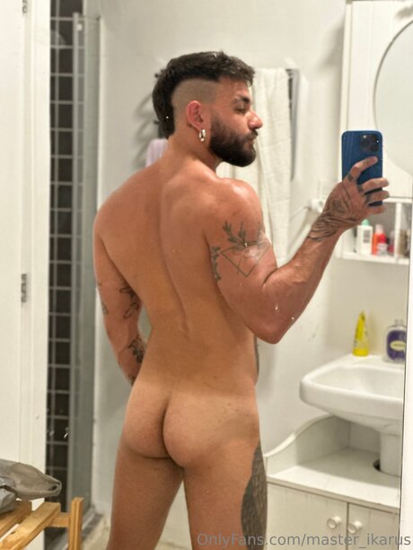 Foto di nudo di fuga di OnlyFans di Master Ikarus
