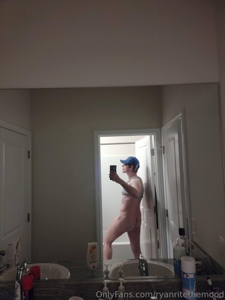 Foto di nudo di fuga di OnlyFans di Ryanritethemood