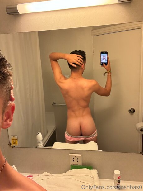 Foto di nudo di fuga di OnlyFans di Joshbas0