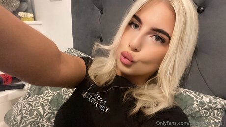 Foto di nudo di fuga di OnlyFans di Phoebehartwell