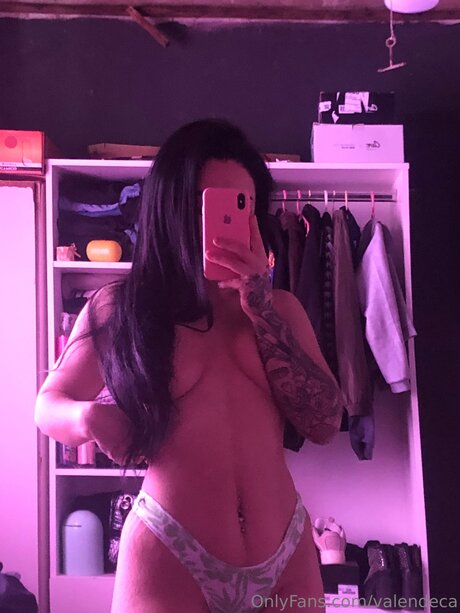 Foto di nudo di fuga di OnlyFans di Valendeca