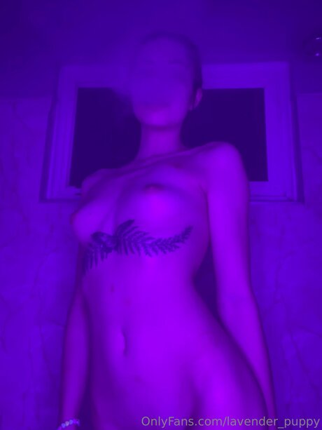 Foto di nudo di fuga di OnlyFans di Lavender Puppy