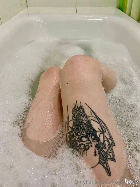 Foto di nudo di fuga di OnlyFans di Freyadollts