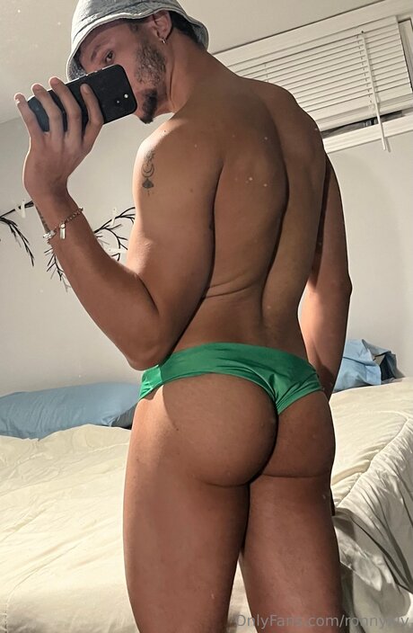 Foto di nudo di fuga di OnlyFans di Ronnyxlv