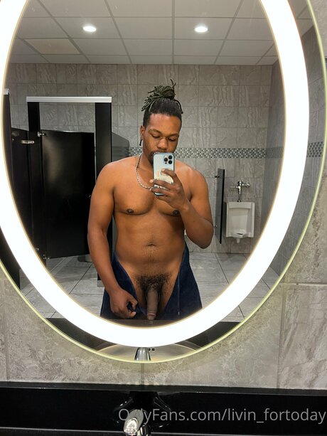 Foto di nudo di fuga di OnlyFans di Livin Fortoday
