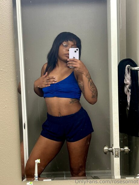Foto di nudo di fuga di OnlyFans di Rosesornot