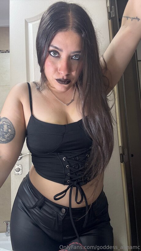 Foto di nudo di fuga di OnlyFans di Goddess Alinamc