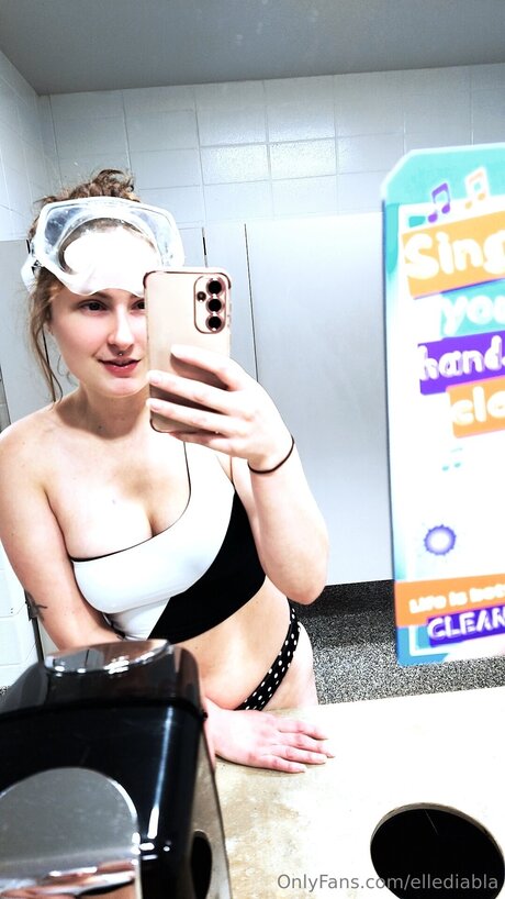 Foto di nudo di fuga di OnlyFans di Ellediabla