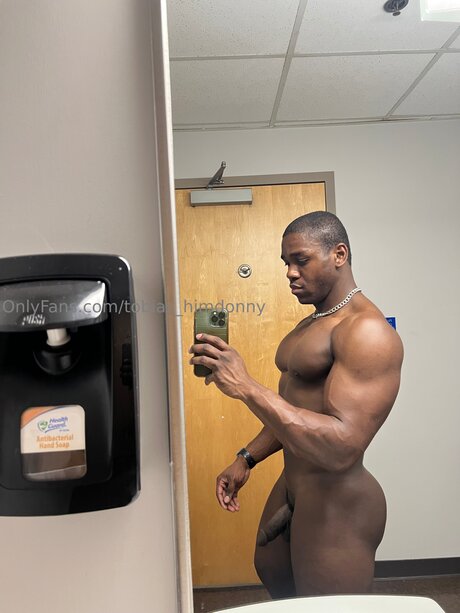 Foto di nudo di fuga di OnlyFans di Tobias Himdonny