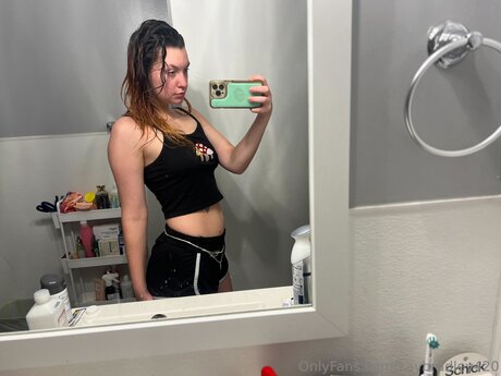 Foto di nudo di fuga di OnlyFans di Kaybradley420