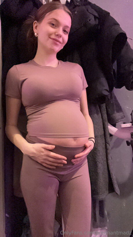 Foto di nudo di fuga di OnlyFans di Pregnantmadz