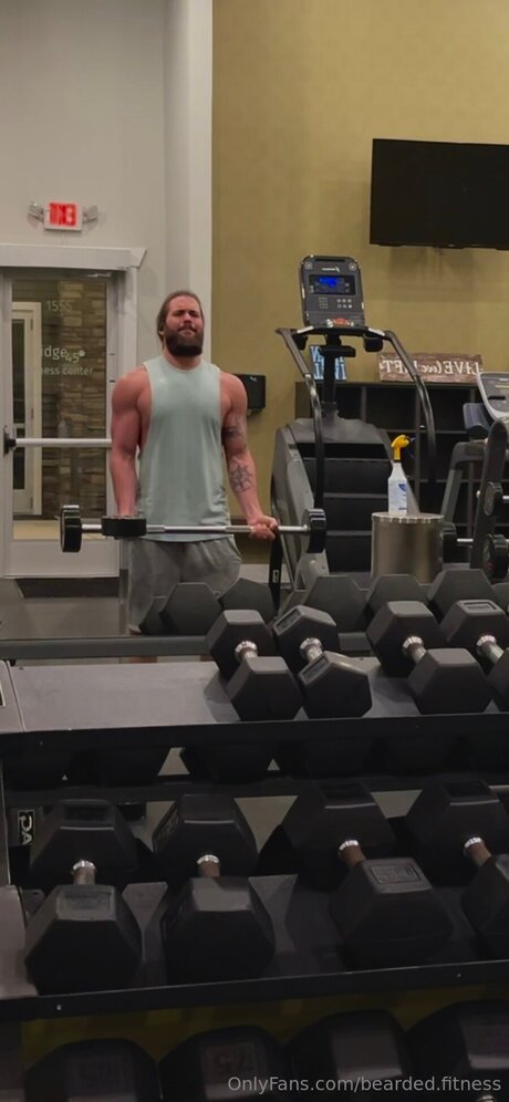 Foto di nudo di fuga di OnlyFans di Bearded Fitness