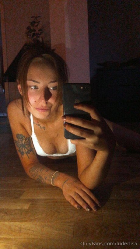 Foto di nudo di fuga di OnlyFans di Luderlisa