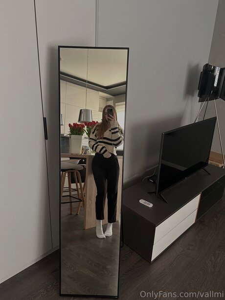 Foto di nudo di fuga di OnlyFans di Vallmi