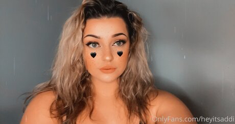 Foto di nudo di fuga di OnlyFans di Heyitsaddi