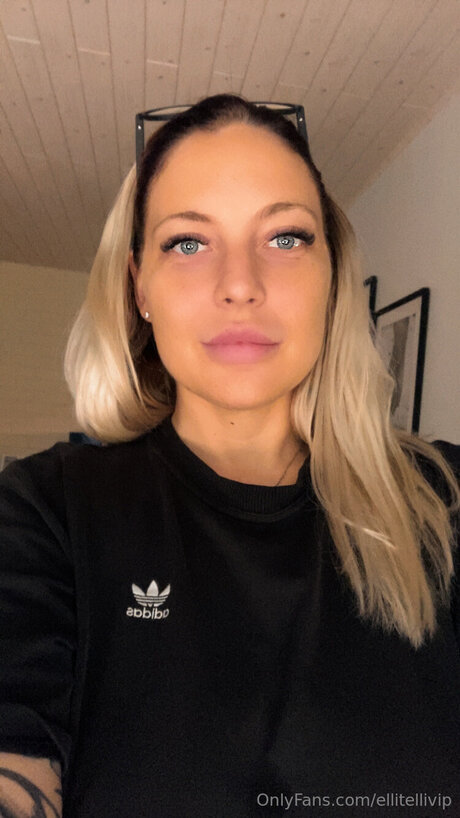 Foto di nudo di fuga di OnlyFans di Ellitellivip