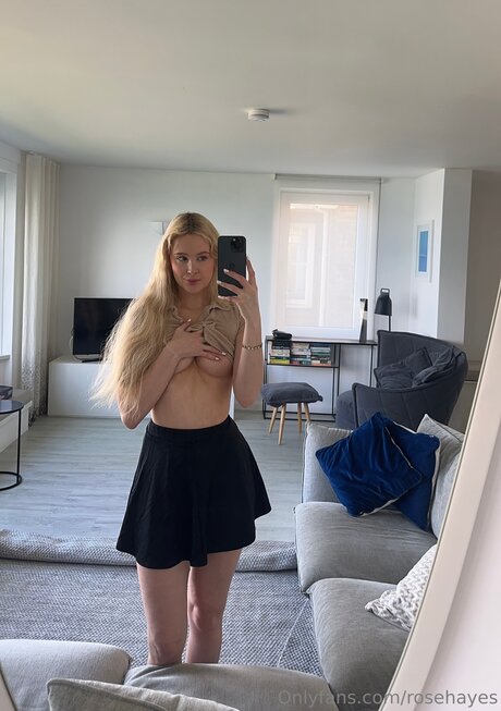 Foto di nudo di fuga di OnlyFans di Petiterose19