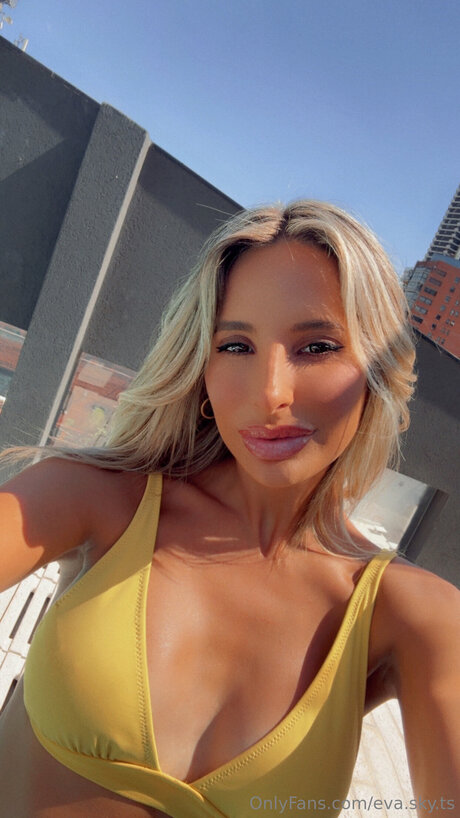 Foto di nudo di fuga di OnlyFans di Eva Sky Ts