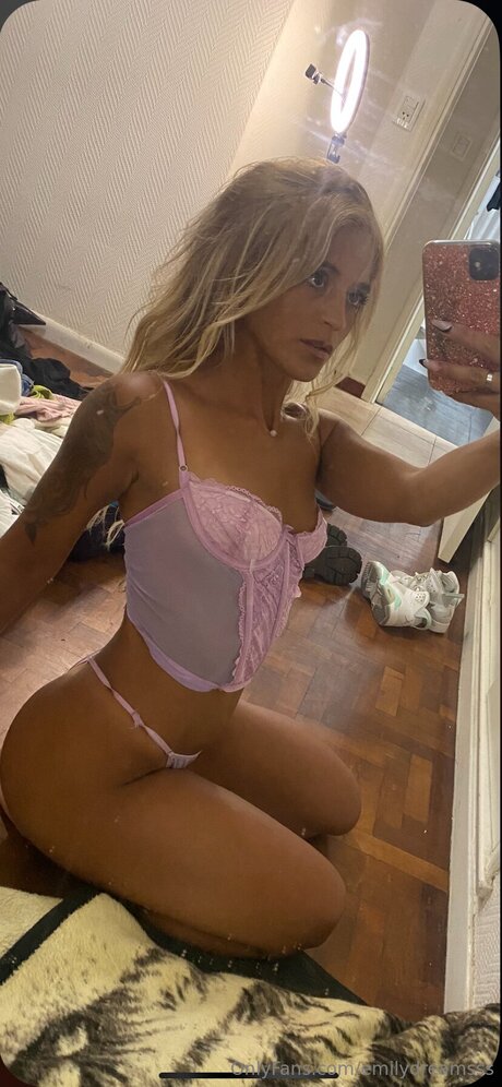 Foto di nudo di fuga di OnlyFans di Emilydreamsss