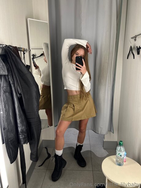 Foto di nudo di fuga di OnlyFans di Little Lilybaby