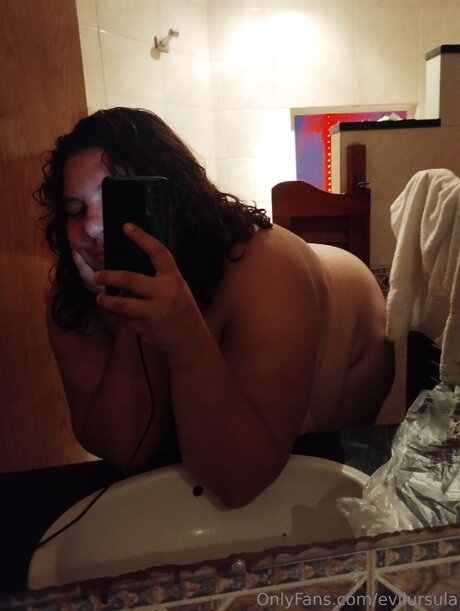 Foto di nudo di fuga di OnlyFans di Evilursula