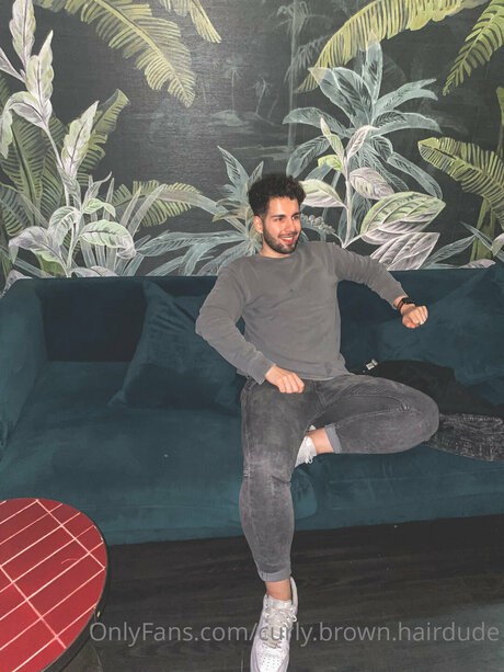 Curly Brown Hairdude