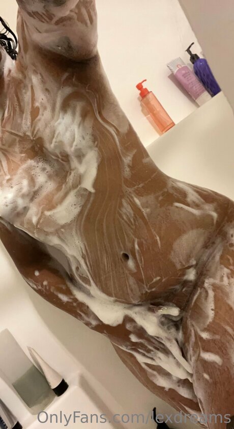 Foto di nudo di fuga di OnlyFans di Lexdreams