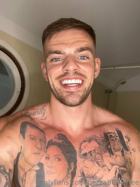 Foto di nudo di fuga di OnlyFans di Pezzaburke66