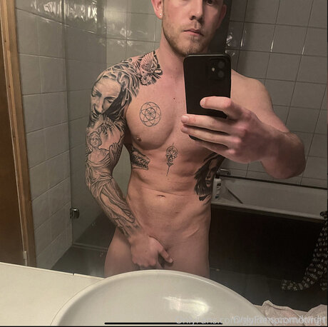 Foto di nudo di fuga di OnlyFans di Goldenpromoting1