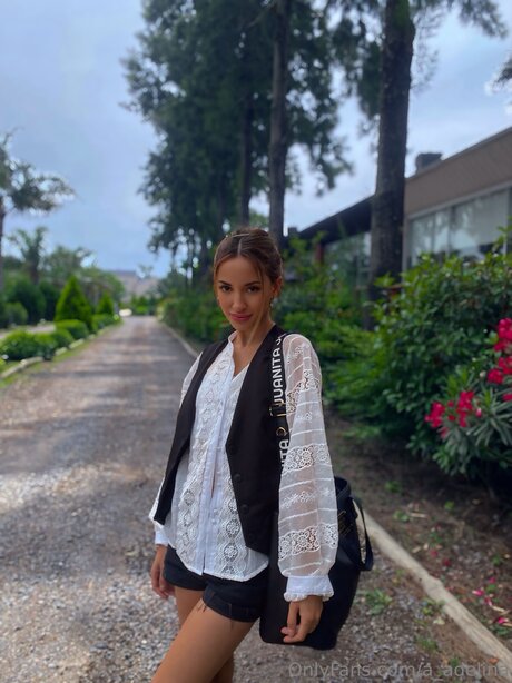Foto di nudo di fuga di OnlyFans di A Adelina