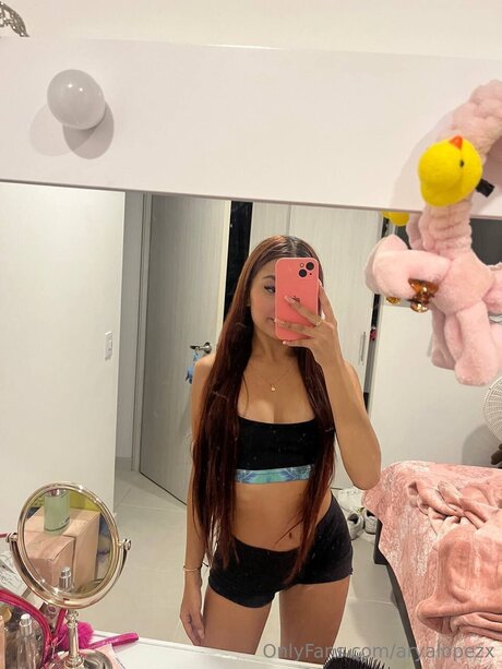 Foto di nudo di fuga di OnlyFans di Aryalopezx