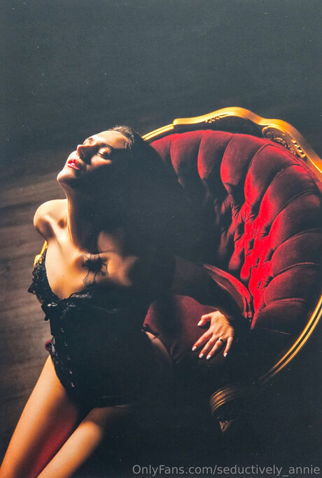 Foto di nudo di fuga di OnlyFans di Seductively Annie