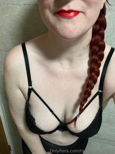 Foto di nudo di fuga di OnlyFans di Tantilising Tushy