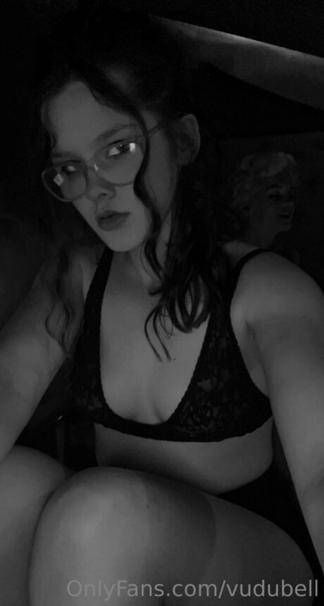 Foto di nudo di fuga di OnlyFans di Vudubell