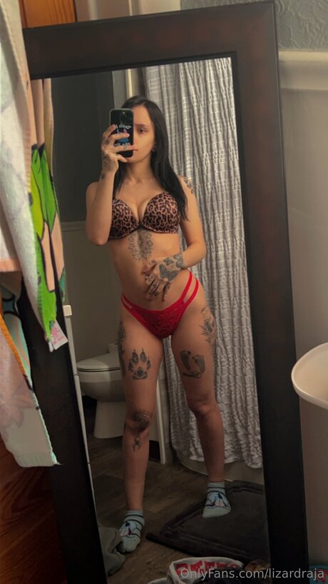 Foto di nudo di fuga di OnlyFans di Lizardraja
