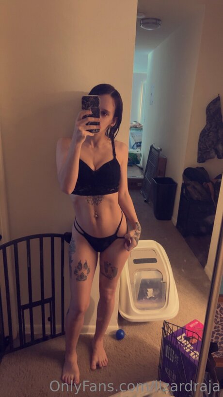 Foto di nudo di fuga di OnlyFans di Lizardraja